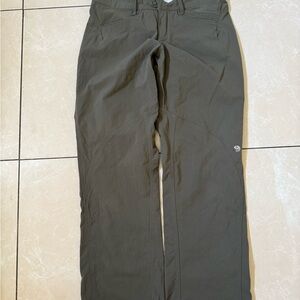 Women’s Mountain Hardwear Green Cargo Pants 34 x 32